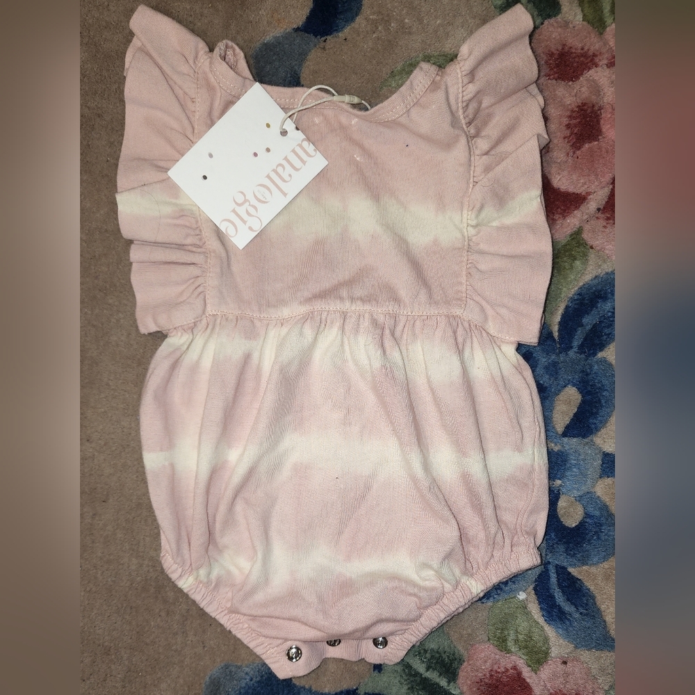 onesie . - Picture 4 of 4